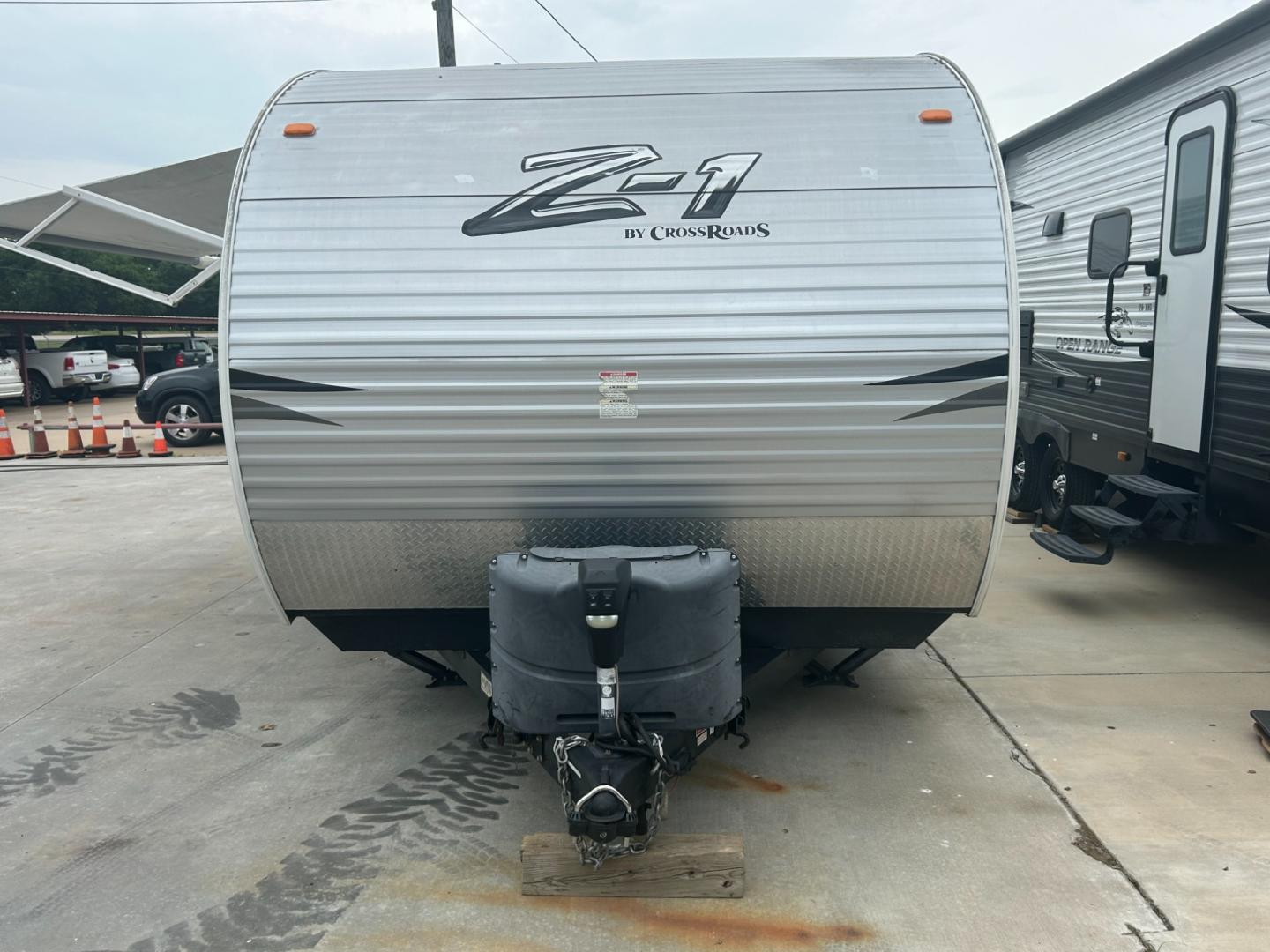 2016 Silver /TAN Crossroads RV Z-1 211RD (4V0TC2120GJ) , located at 17760 Hwy 62, Morris, OK, 74445, 35.609104, -95.877060 - CAMPING SEASON IS HERE! TAKE A LOOK AT OUR 2016 CROSSROADS Z-1. THIS CAMPER IS 25FT. THE OUTSIDE HAS A POWER AWNING, DUAL AXEL, OUTSIDE STORAGE, AND POWER HITCH. IN THE FRONT OF THE CAMPER HAS A QUEEN SIZE BED, AND OVERHEAD STORAGE. IN THE REAR OF THE CAMPER IS A BOOTH STYLE DINETTE THAT DROPS DOWN - Photo#6